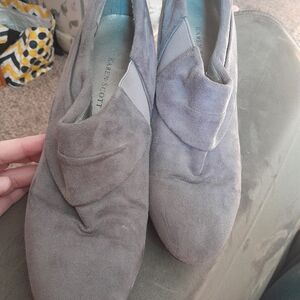 Karen Scott Gray Suede Heels